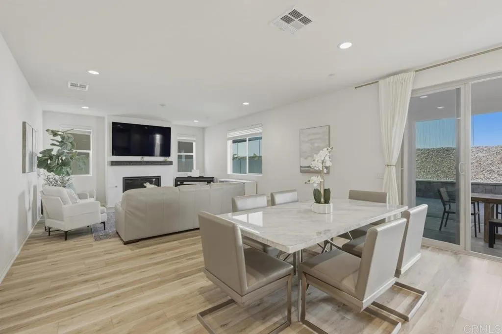 https://cdn.realtyfeed.com/cdn/127/306651549/c7d382a8ac7ddd7450b7749535d7fb51.webp