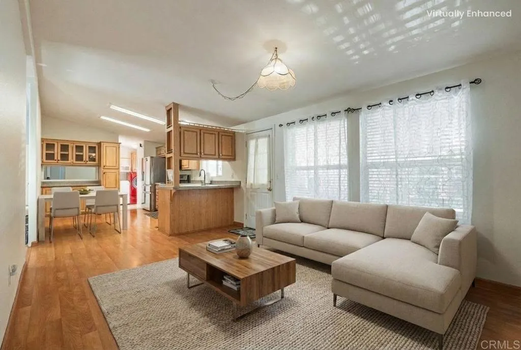 https://cdn.realtyfeed.com/cdn/127/306651593/3efabedac1b73c0abaf0a4310e99c83c.webp