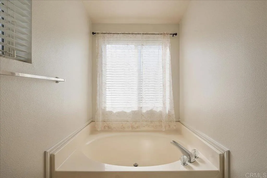 https://cdn.realtyfeed.com/cdn/127/306651593/f8a2f861f7e0e41edace3eb6dd47f709.webp
