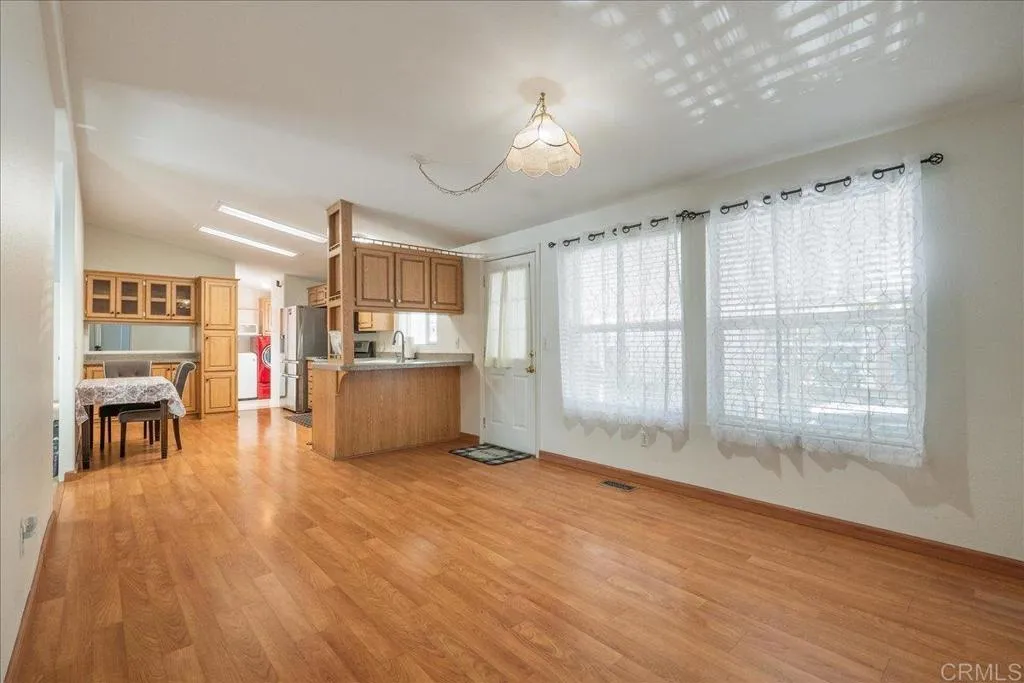 https://cdn.realtyfeed.com/cdn/127/306651593/fb7e20911573bfb5153fd72b1c69bc09.webp