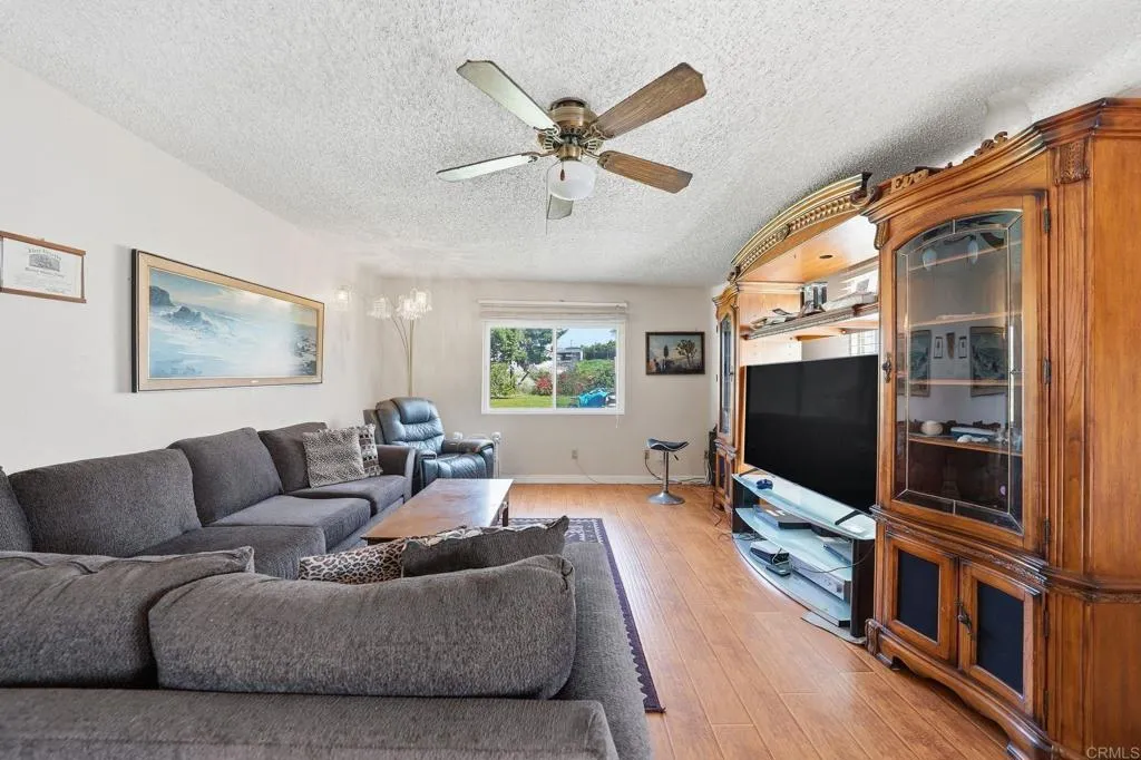 https://cdn.realtyfeed.com/cdn/127/306651599/41b439f0aba254efa6c127881a54c3ef.webp