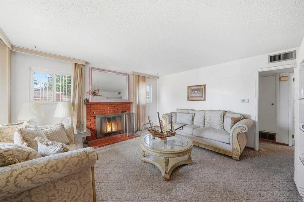https://cdn.realtyfeed.com/cdn/127/306651599/5b86693b66c070f7bed81b6ed1639c55.webp