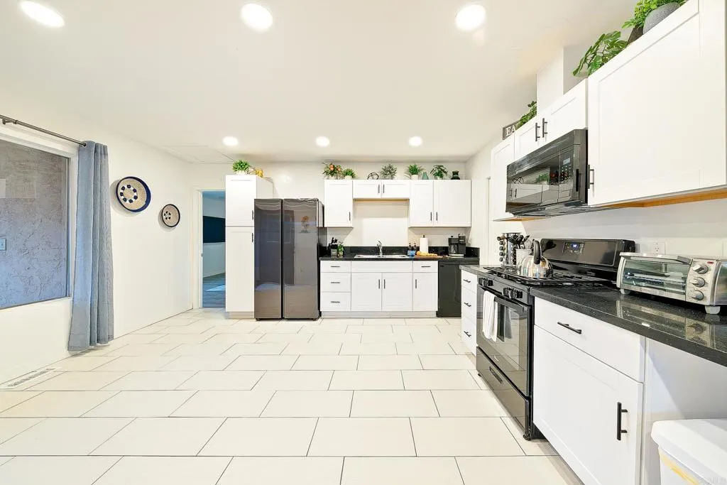 965 Rosecrans Street, San Diego, CA, 92106