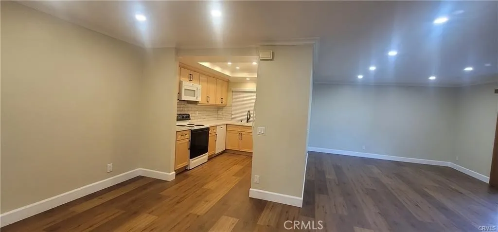 8888 Lauderdale Court Unit 216b, Huntington Beach, CA 92646 - Photo 5 of 20, Huntington Beach, CA