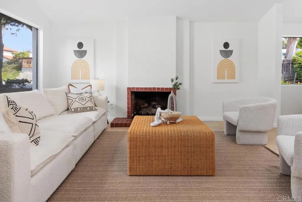 https://cdn.realtyfeed.com/cdn/127/306651661/272057c3aa82904d93433ed19b3cdb91.webp
