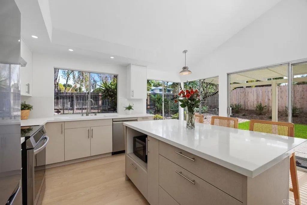 https://cdn.realtyfeed.com/cdn/127/306651661/b6a65d6c577cb24705c5a8f96fb104b0.webp