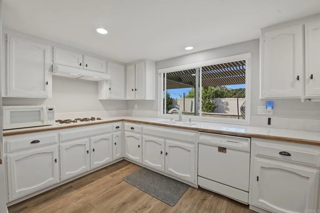 https://cdn.realtyfeed.com/cdn/127/306651665/0bf5f98318b1c1809749570617d0e172.webp