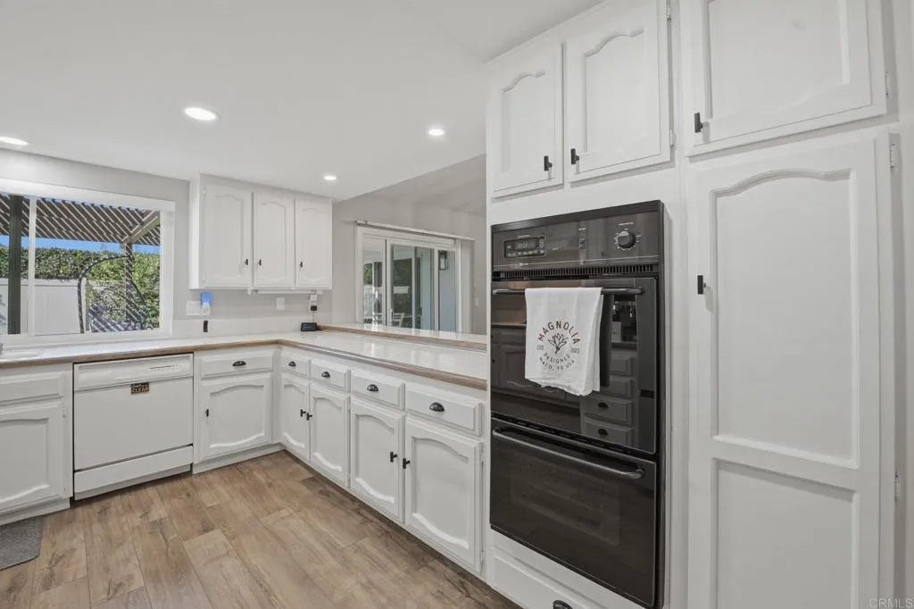 https://cdn.realtyfeed.com/cdn/127/306651665/47fc3953d72b22cc38d5d870324ded12.webp