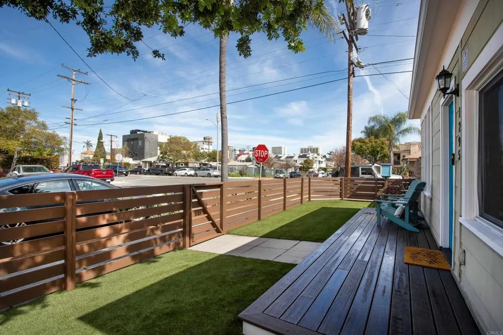 https://cdn.realtyfeed.com/cdn/127/306651711/f517571684fa211ff2ad6dd54e96ca28.webp