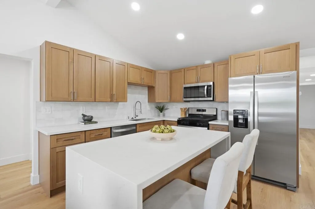 https://cdn.realtyfeed.com/cdn/127/306651783/6ce4d9fdec74cce8de89560d119644ac.webp