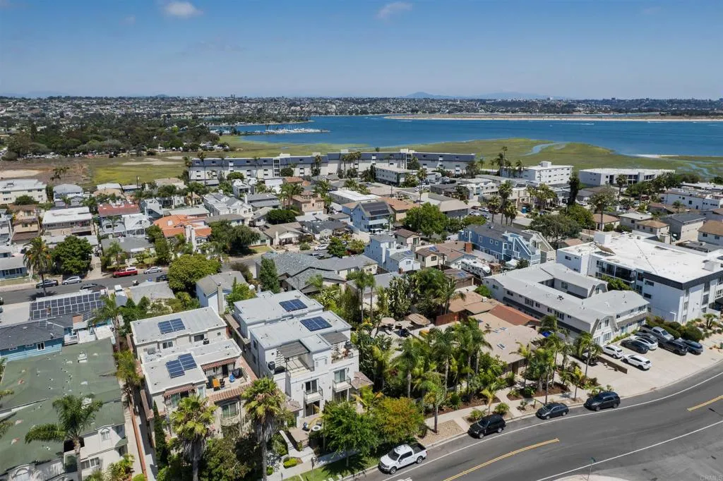 https://cdn.realtyfeed.com/cdn/127/306651834/757a4dcbf505d69fc4ee3157ce45d39b.webp