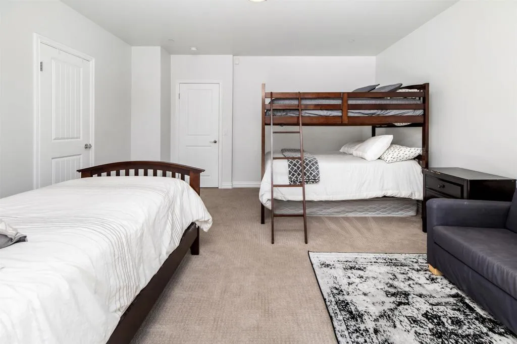 https://cdn.realtyfeed.com/cdn/127/306651834/a373b14ac7e0ce104d19ea6246187d89.webp