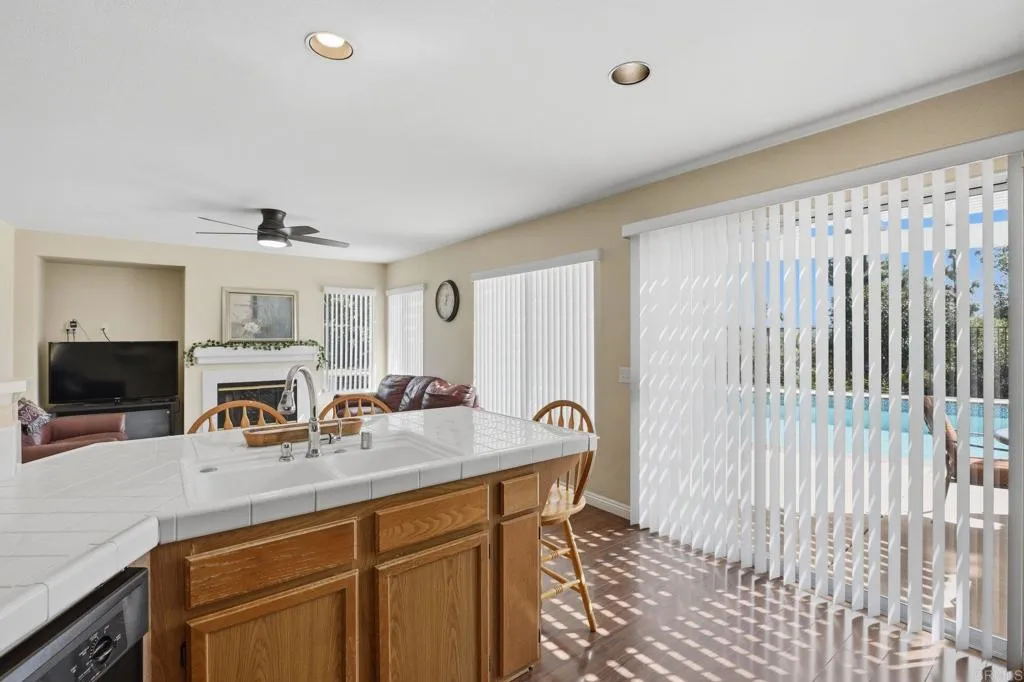 https://cdn.realtyfeed.com/cdn/127/306651849/962f26983eba98e1278961de9278e532.webp