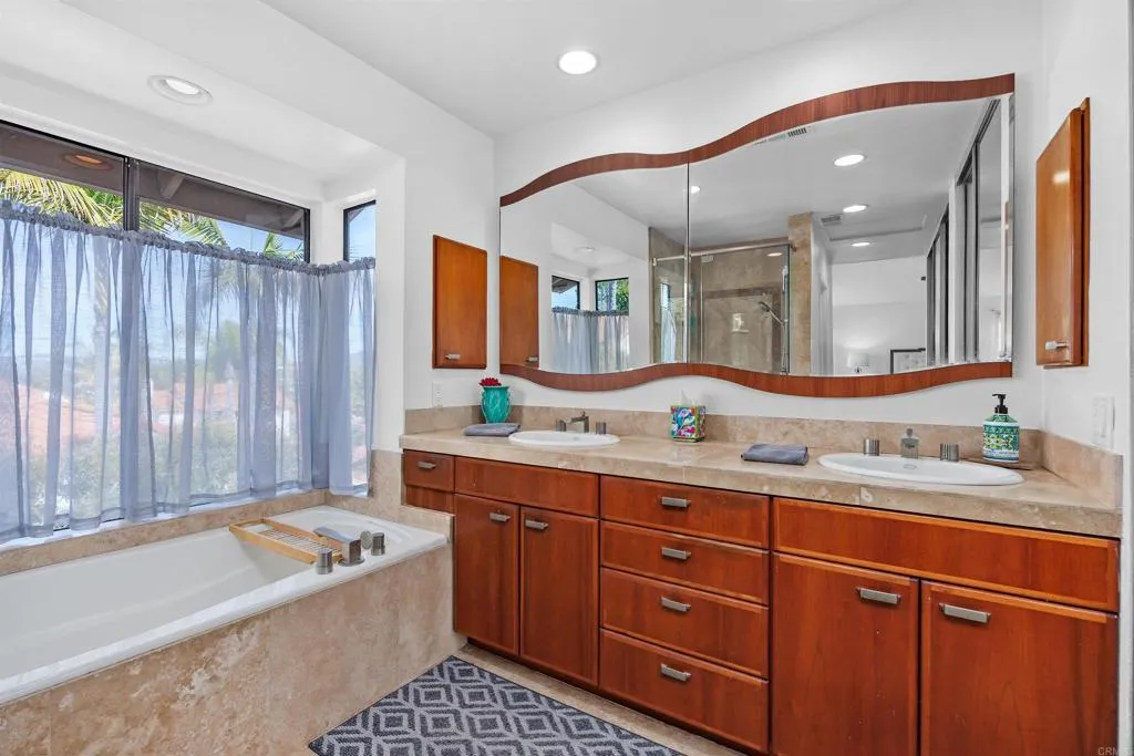https://cdn.realtyfeed.com/cdn/127/306651940/85dc14ac8cc1721876b774f00c92d361.webp