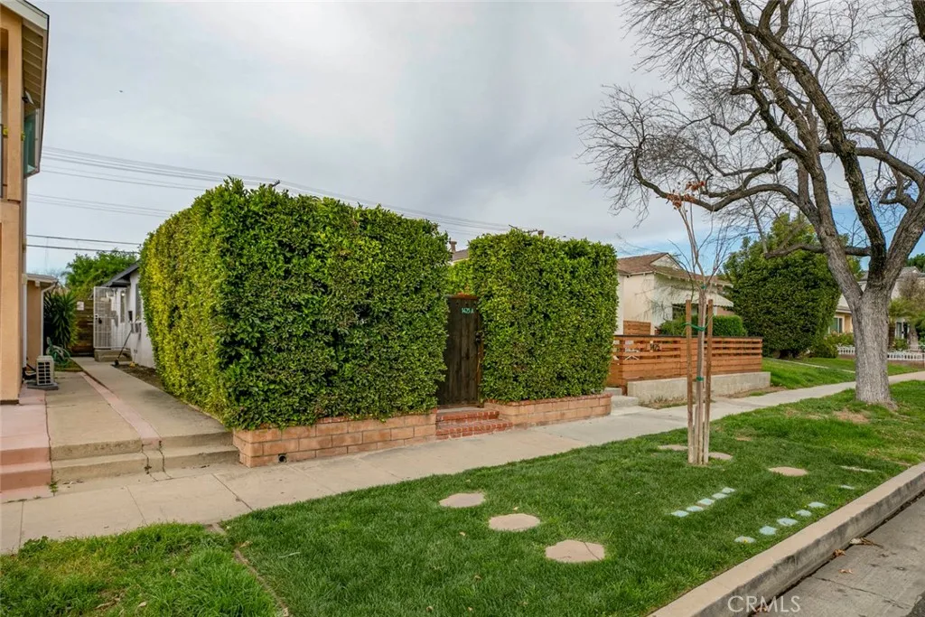 1423 N Hollywood