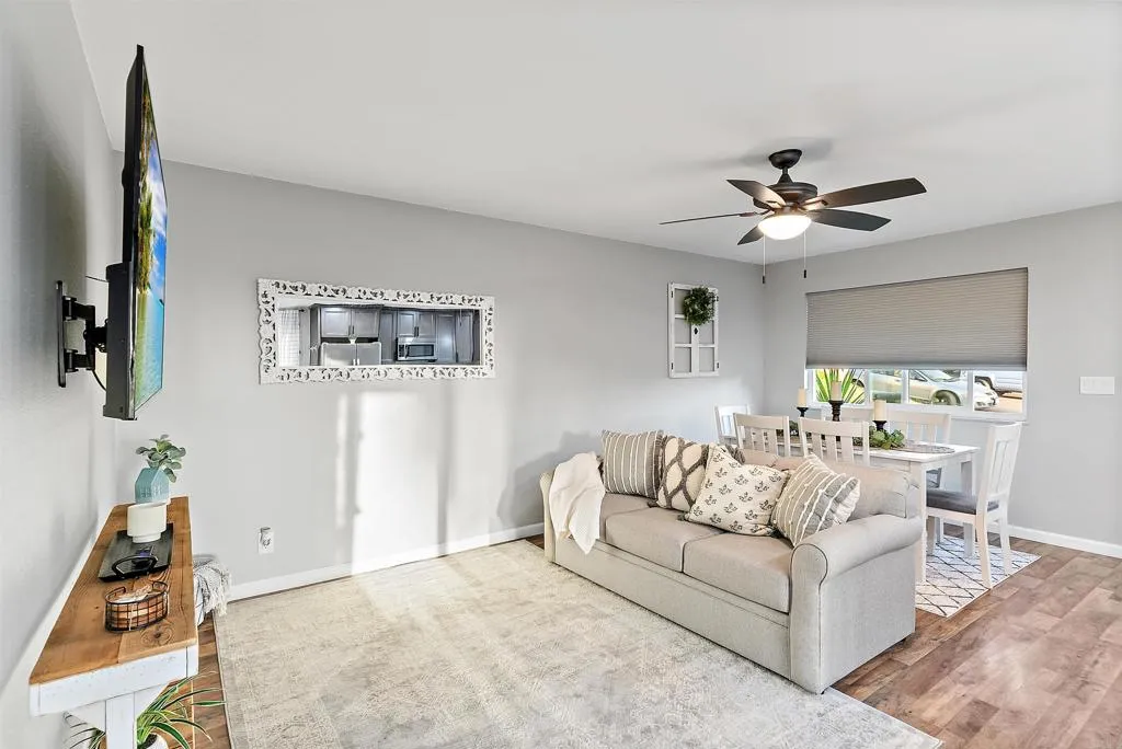 https://cdn.realtyfeed.com/cdn/127/306651996/f04c9bc936e7e1d7766c0f1301aa446e.webp