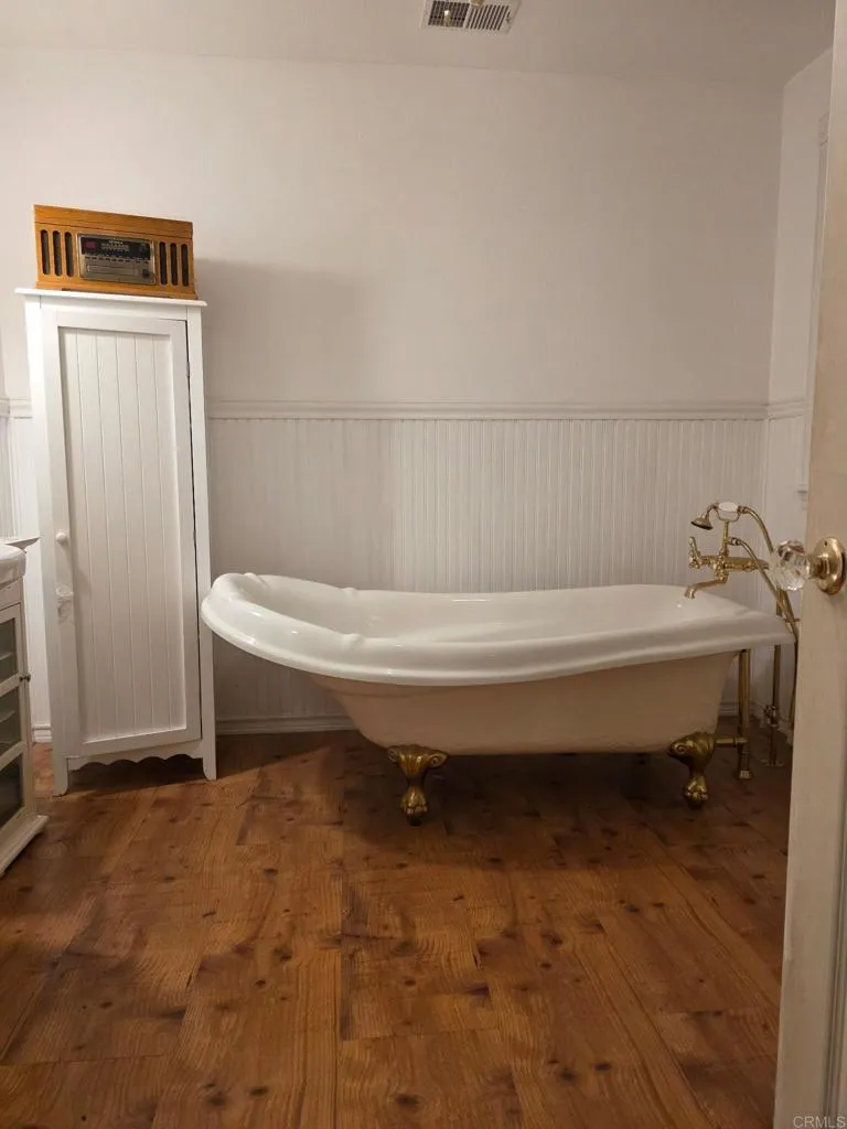 https://cdn.realtyfeed.com/cdn/127/306652002/481edf5adb8edfacf09d28280b1b9b96.webp