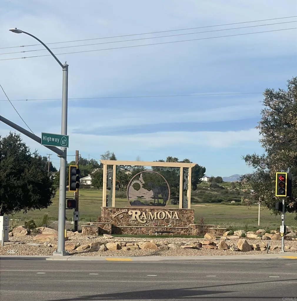 https://cdn.realtyfeed.com/cdn/127/306652002/663a38268d70dacd375f7779464bd987.webp