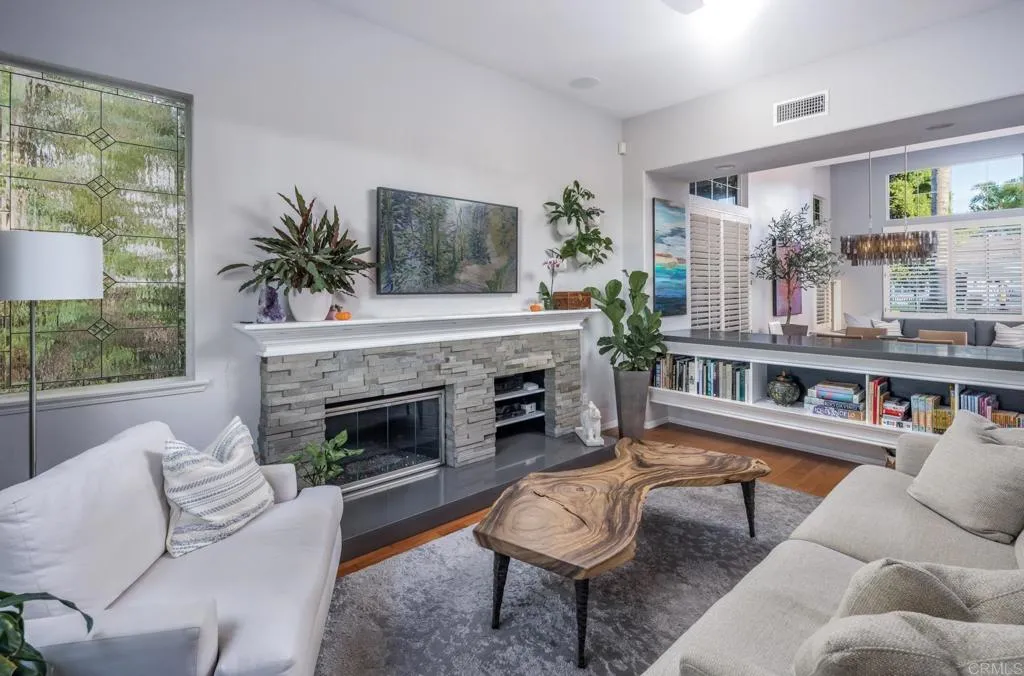 https://cdn.realtyfeed.com/cdn/127/306652010/09b4c1170557579710351527428b8bc3.webp