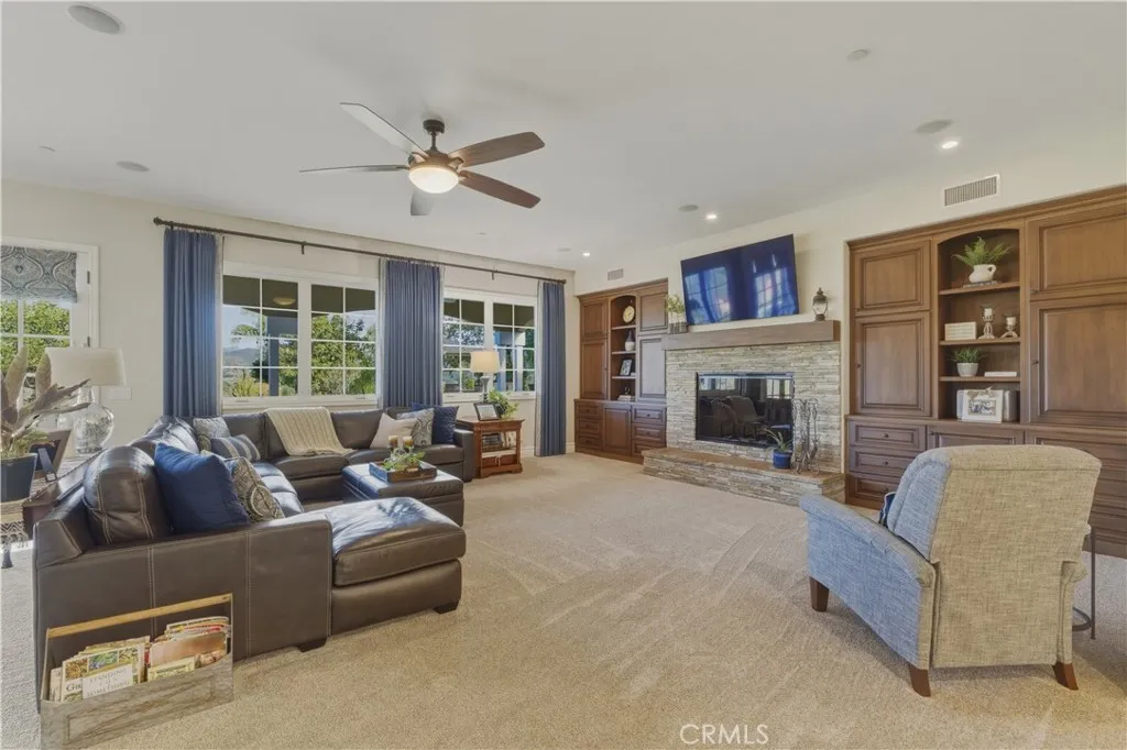 https://cdn.realtyfeed.com/cdn/127/306652021/8fc7649b34a605e1fe22beb50df42ee7.webp