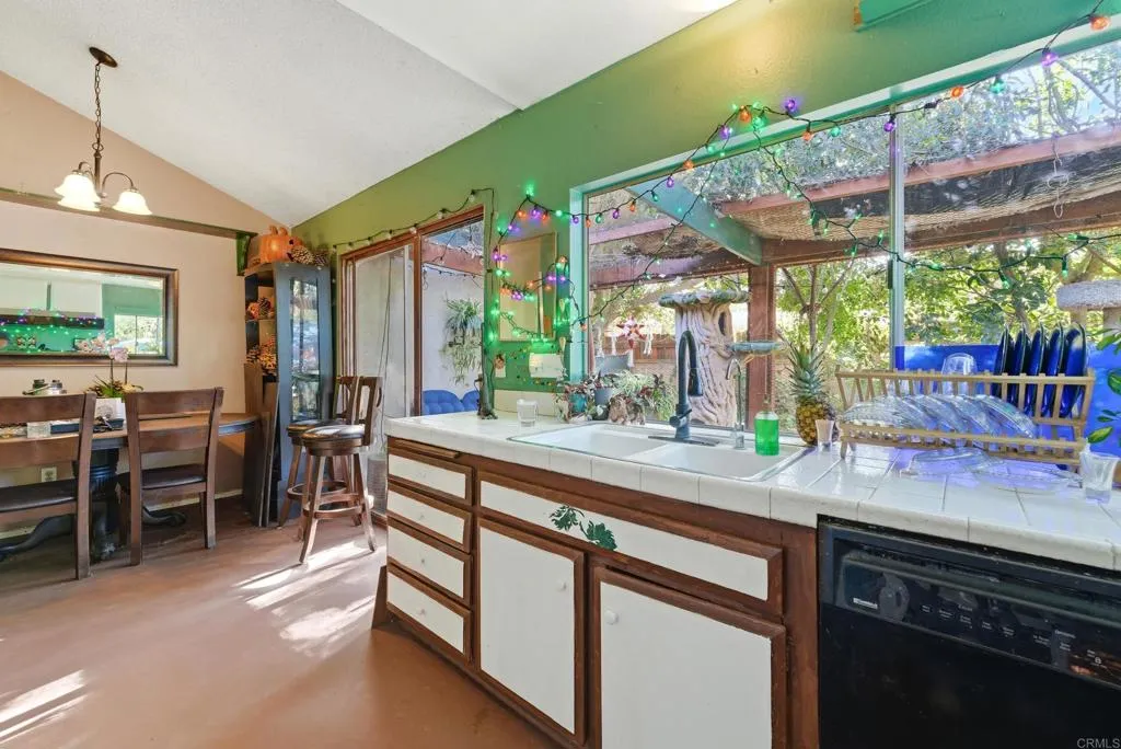 https://cdn.realtyfeed.com/cdn/127/306652090/2041906787ffd52fb611196e344121a5.webp