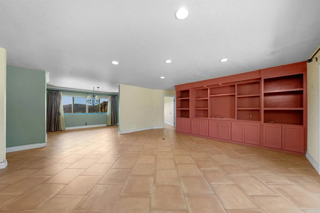https://cdn.realtyfeed.com/cdn/127/306652146/18630cf1c4460ce7c7caee395310f8ed.webp