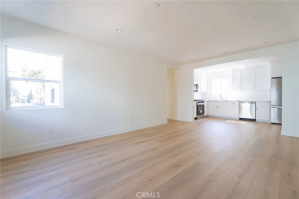 1065 E Spazier Unit 101, Burbank, CA 91502 - Photo 3 of 39, Burbank, CA