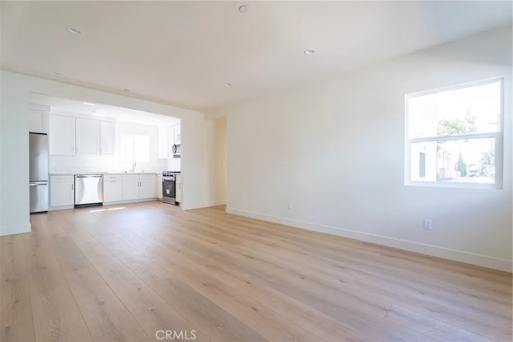 1065 E Spazier Unit 102, Burbank, CA 91502 - Photo 3 of 39, Burbank, CA