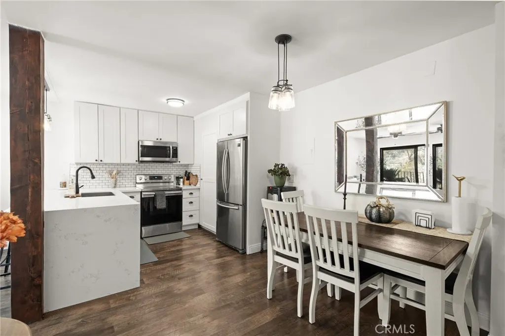 https://cdn.realtyfeed.com/cdn/127/306652348/428d6f5d99cf156ca373e382613ce624.webp