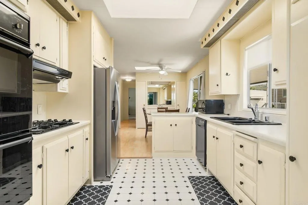 https://cdn.realtyfeed.com/cdn/127/306652388/5f642f8d38dceb3034027beff126a185.webp