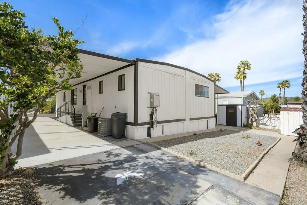 https://cdn.realtyfeed.com/cdn/127/306652388/8844ad9e6c6d7240edc792d88b75fcf5.webp