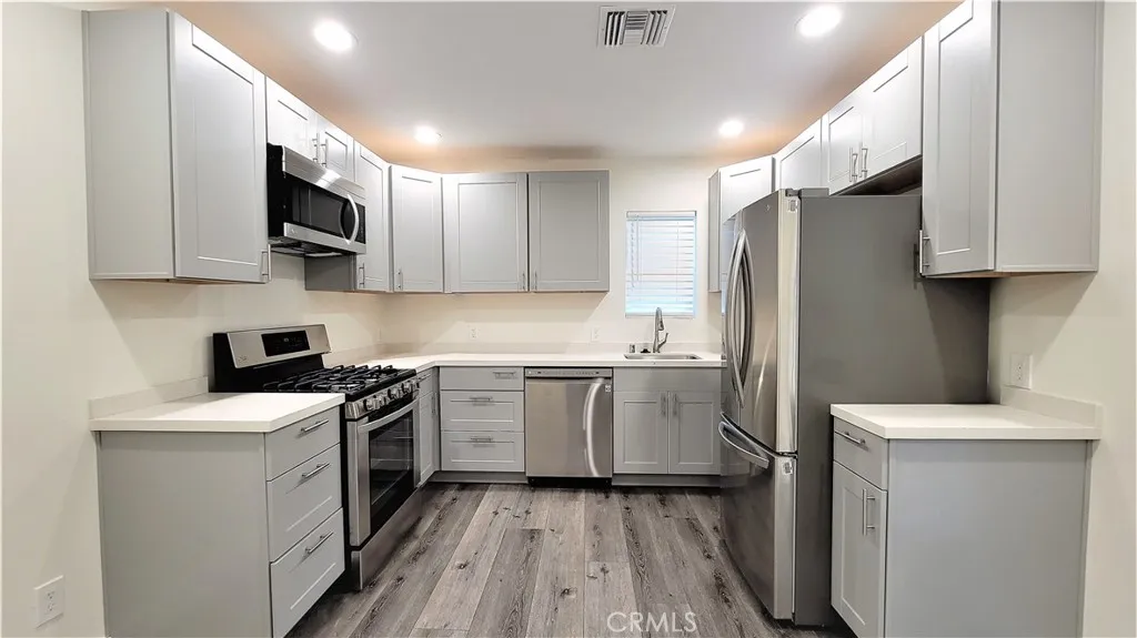 6452 Balboa Boulevard, Lake Balboa, CA 91406