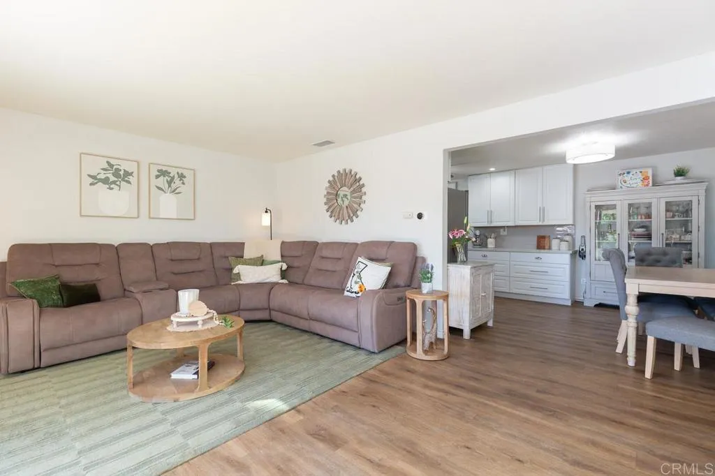 https://cdn.realtyfeed.com/cdn/127/306652502/88f1b84045b1cf2343db2c12e01078ab.webp