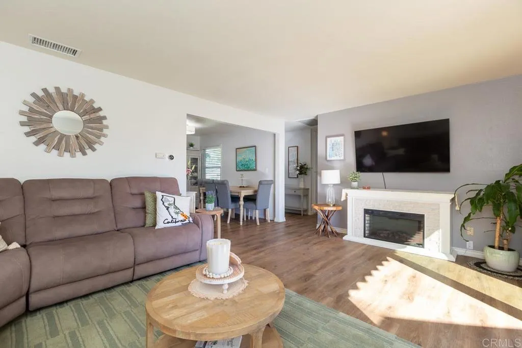https://cdn.realtyfeed.com/cdn/127/306652502/b4d6c7a1f4fde34686dc547ae358997a.webp