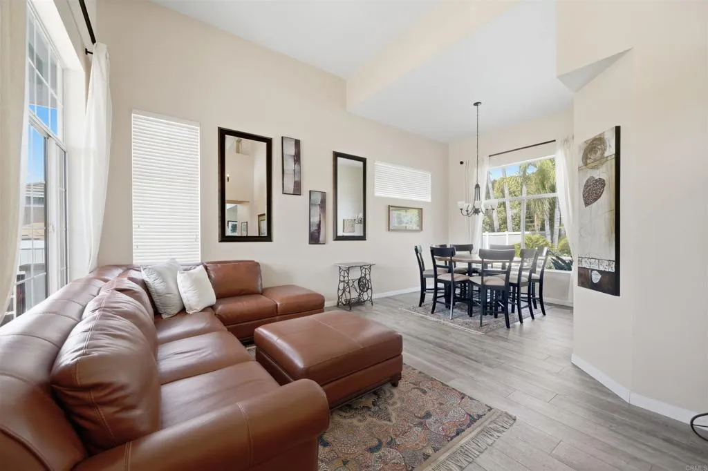 https://cdn.realtyfeed.com/cdn/127/306652553/2106cd68828117bd0974fd7926e607af.webp