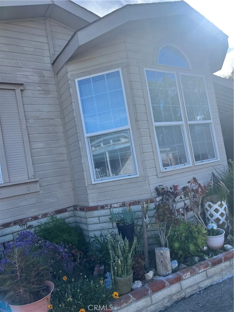 11401 N Topanga Blvd 50