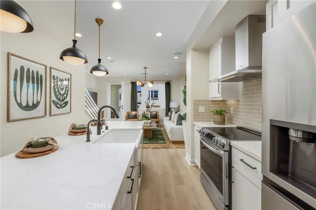 https://cdn.realtyfeed.com/cdn/127/306652648/4330eaa6c02a123944730475dec7e7c3.webp