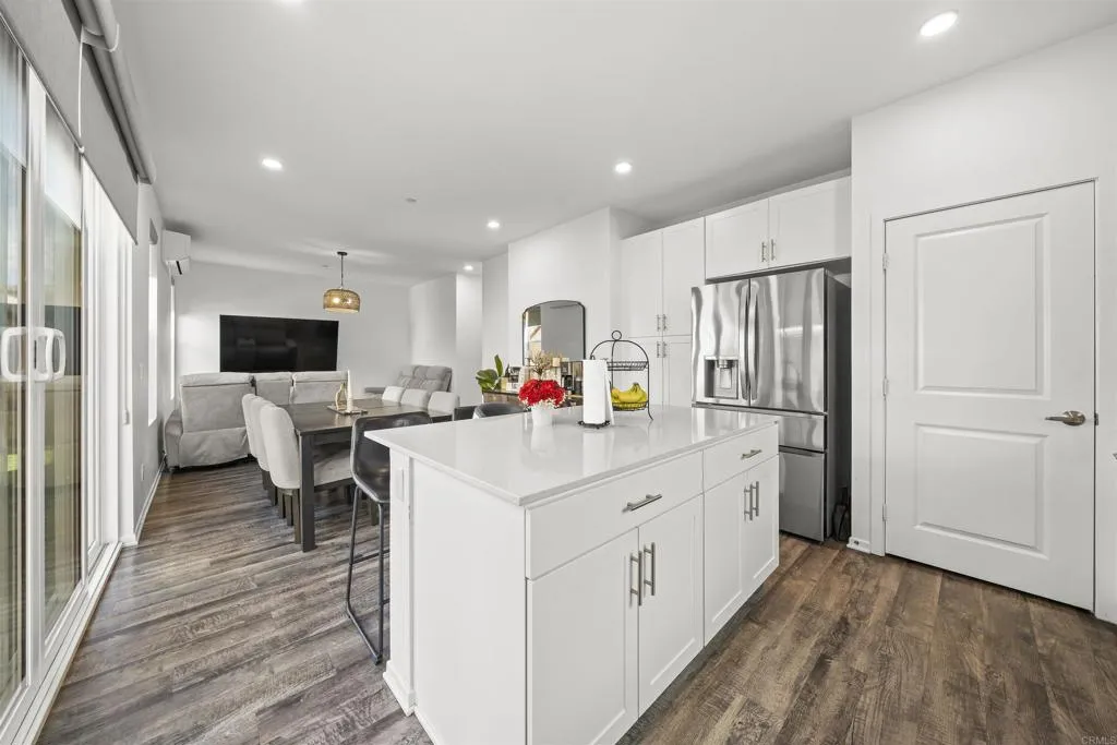 https://cdn.realtyfeed.com/cdn/127/306652649/ef83e0a148e6e47904913c9e0d1151a5.webp