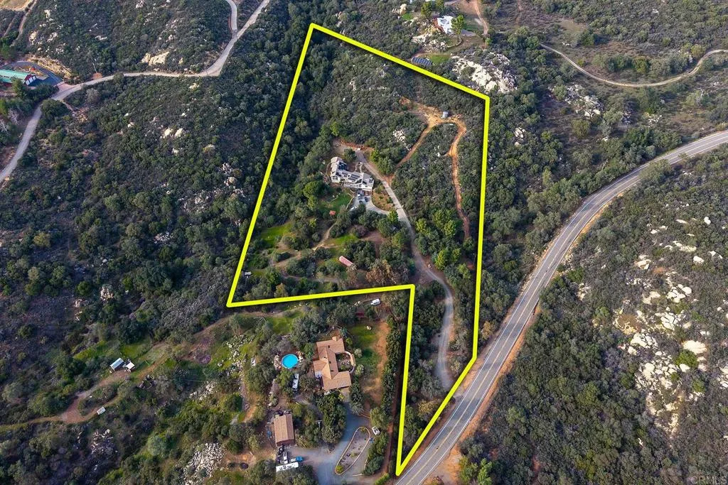 https://cdn.realtyfeed.com/cdn/127/306652700/00151dd5d5b15dee0d8991a9e7925e35.webp
