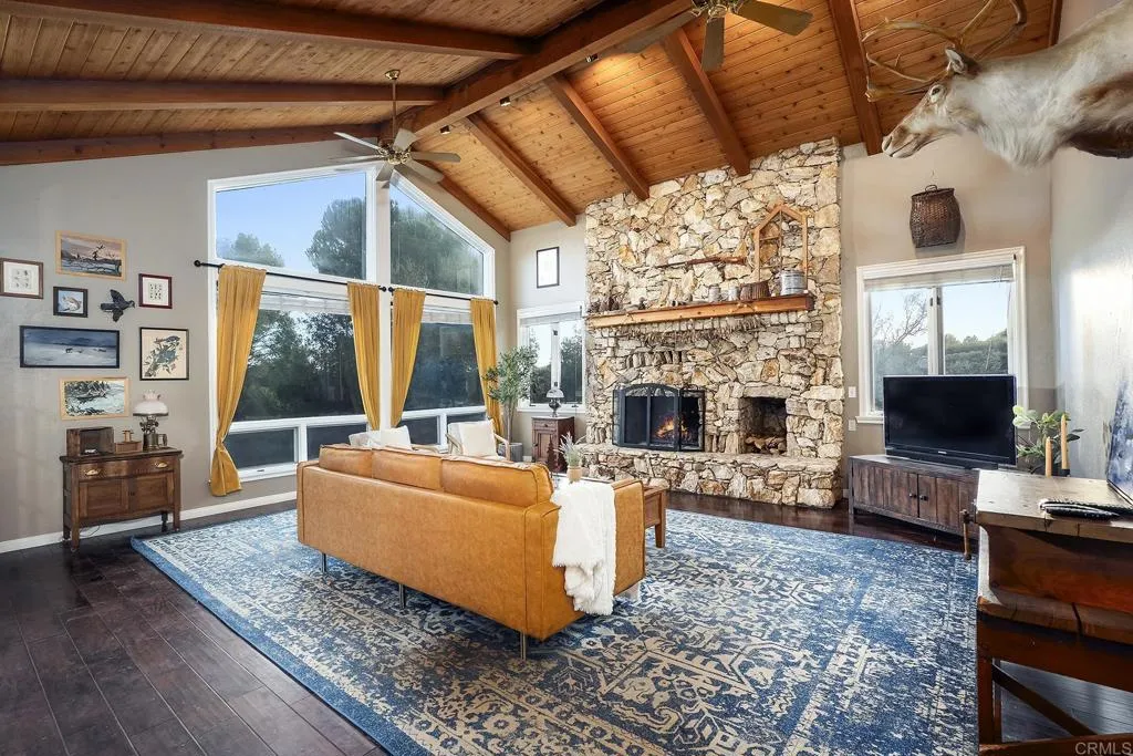 https://cdn.realtyfeed.com/cdn/127/306652700/24e465482af906f026b76b0f3191a38f.webp