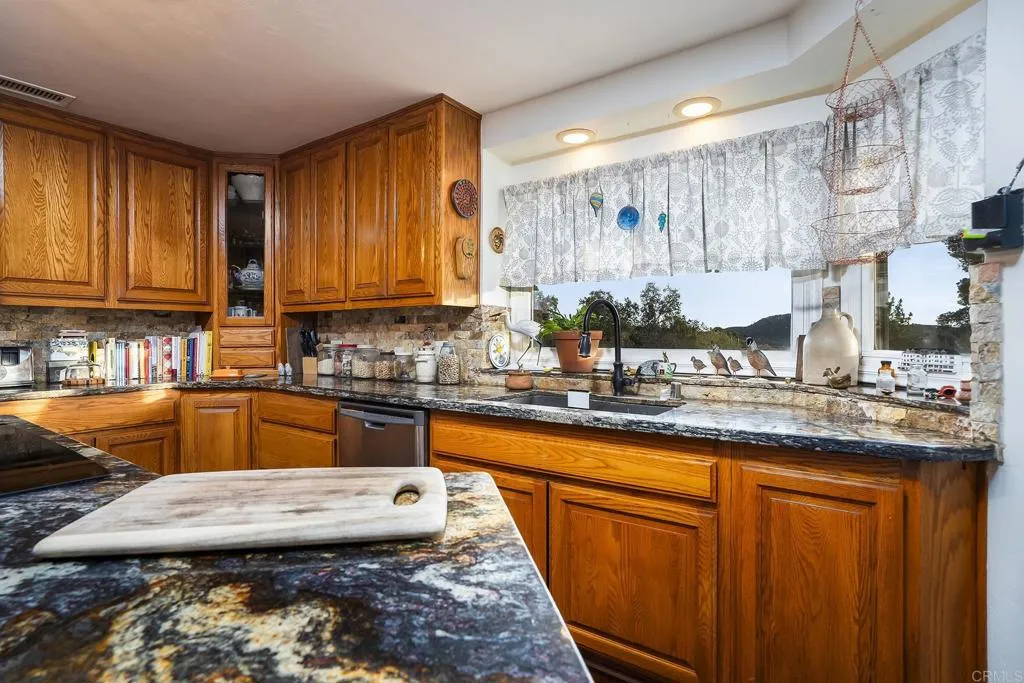 https://cdn.realtyfeed.com/cdn/127/306652700/430f7818f3ea1699dbcae055e9a3a1ee.webp