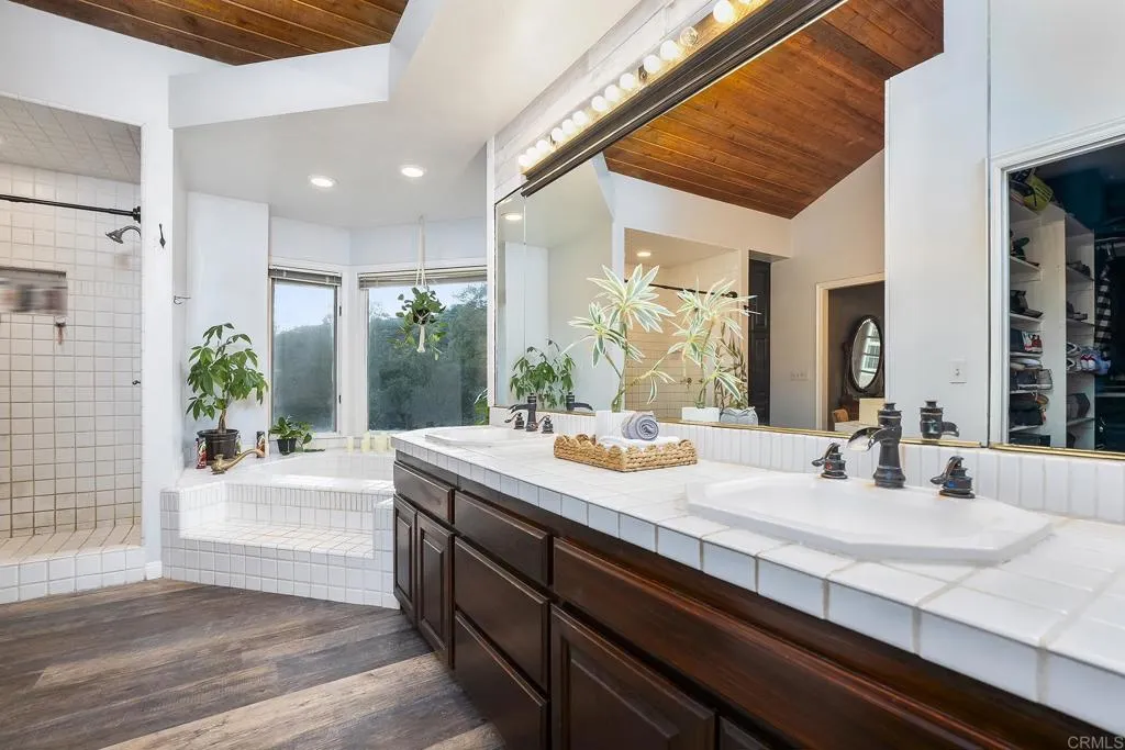 https://cdn.realtyfeed.com/cdn/127/306652700/9f23c10e69d6b5f805e042282a3c7431.webp