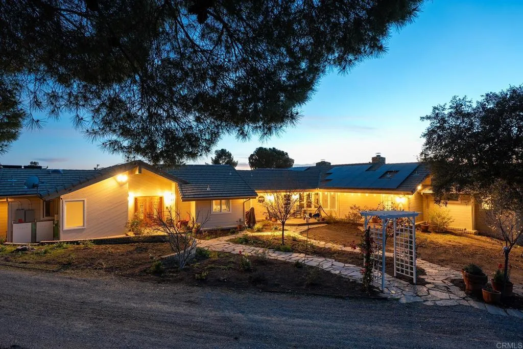 https://cdn.realtyfeed.com/cdn/127/306652700/b0ccd269c85444d06cb722fd6313e529.webp