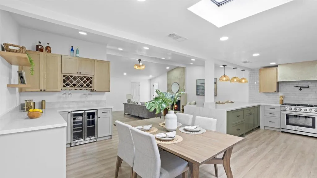 https://cdn.realtyfeed.com/cdn/127/306652733/297f7d925b1e9c48861002107f3c80dd.webp