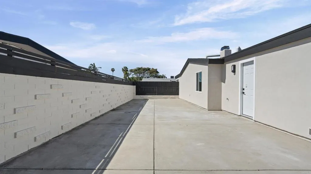 https://cdn.realtyfeed.com/cdn/127/306652733/38d2c3784521486175669a818fa04a3b.webp