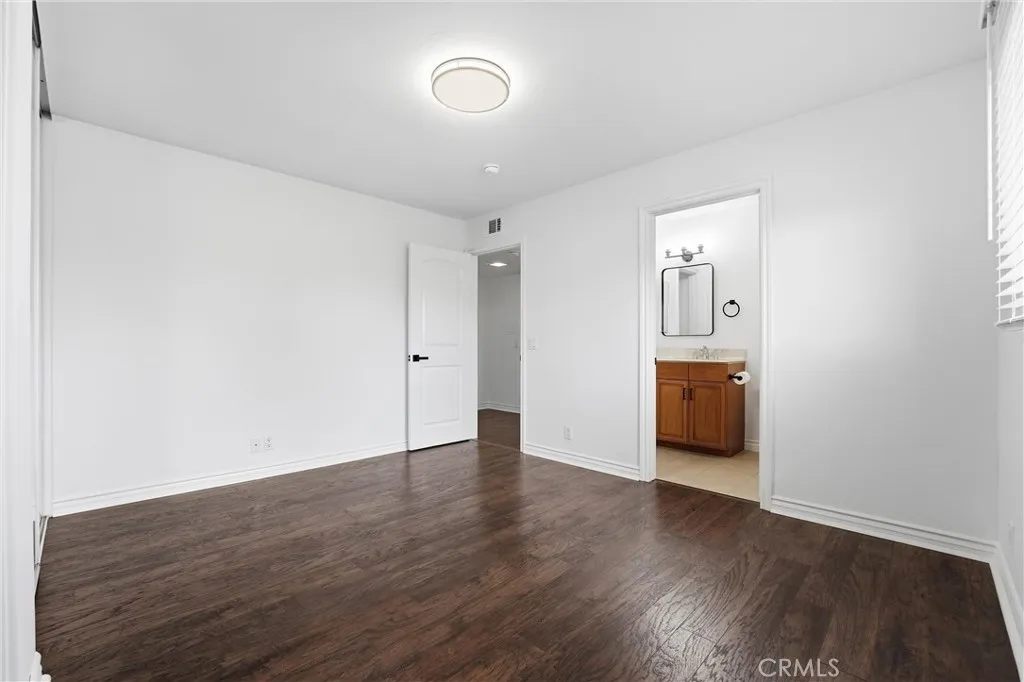 Photo #42: DW26042638 Listing: Photo #42