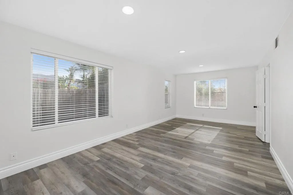 https://cdn.realtyfeed.com/cdn/127/306652810/43bbb2af9f9035eb5c0471ff0ab0114a.webp