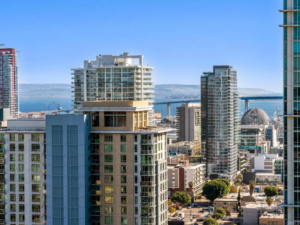 https://cdn.realtyfeed.com/cdn/127/306652814/49ca6ac4f6931db3c383a176c8c7062d.webp