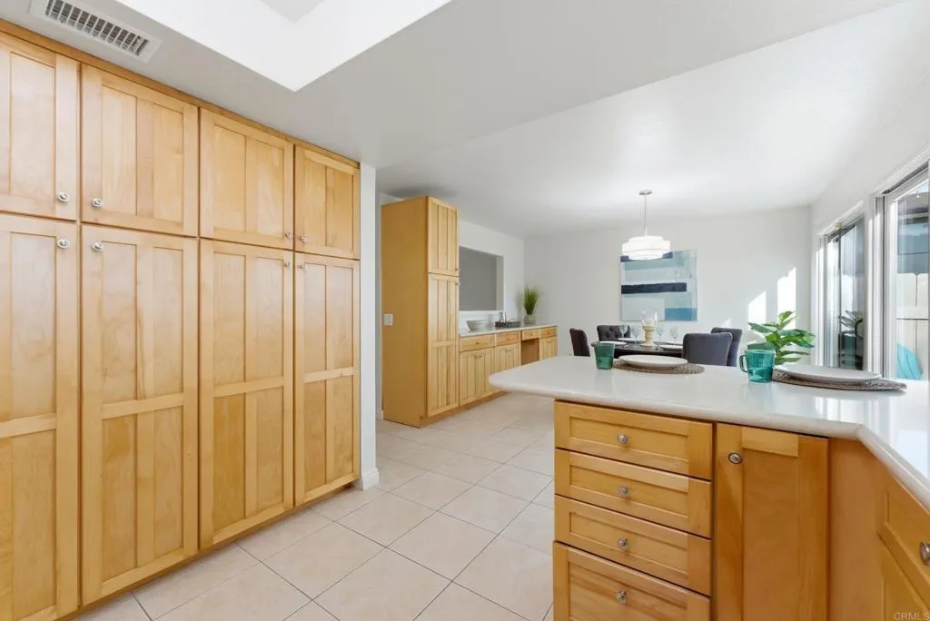 https://cdn.realtyfeed.com/cdn/127/306652815/d42db9bec259bc7036569aadb83e8aa6.webp