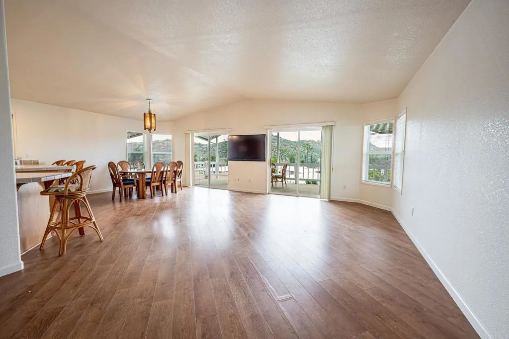 https://cdn.realtyfeed.com/cdn/127/306652817/c8ca8e5e5b703ab125de86812531550e.webp